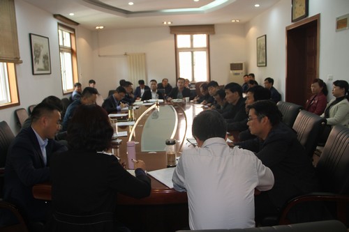 陜煤建設(shè)銅煤公司組織傳達(dá)“講政治、敢擔(dān)當(dāng)、轉(zhuǎn)作風(fēng)”專題教育暨集中開展違規(guī)收送禮金問題專項(xiàng)整治工作部署會(huì)議精神