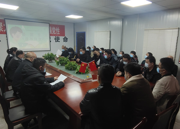 陜煤建設(shè)機(jī)電安裝公司陜北黨支部舉辦愛國(guó)詩(shī)歌朗誦比賽