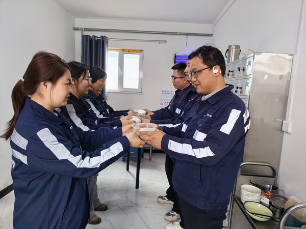 陜煤建設(shè)洗選煤運營公司基層項目部開展元宵節(jié)送湯圓活動