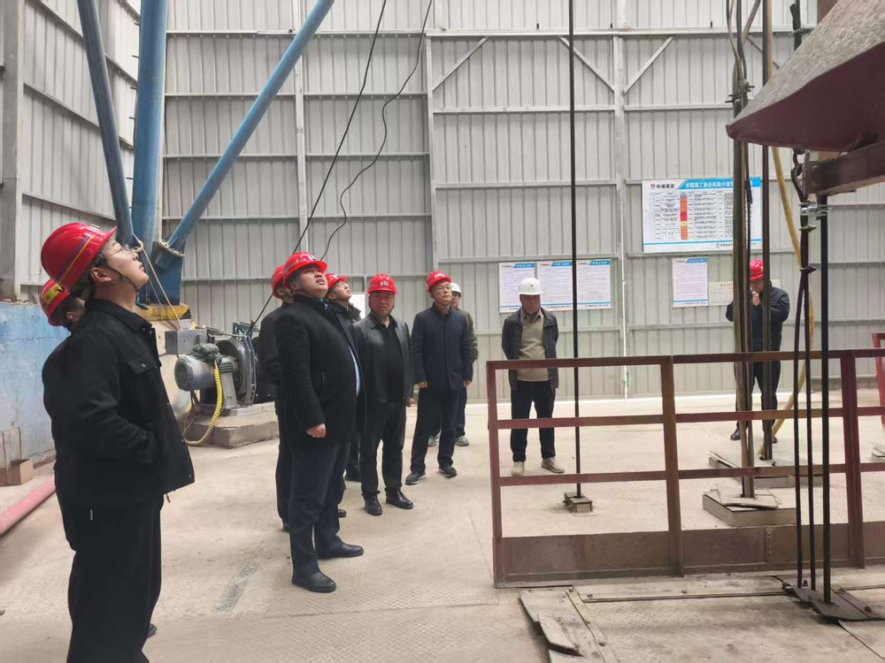韓城礦業(yè)有限公司總工程師張杰一行深入礦建二公司第二項目部檢查指導(dǎo)項目復(fù)工復(fù)產(chǎn)工作