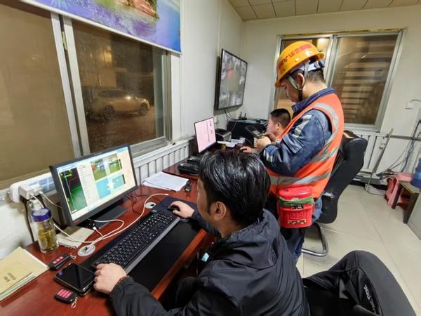 陜煤建設(shè)煤礦運(yùn)營服務(wù)分公司:聞令而動護(hù)穩(wěn)定 全力以赴筑防線