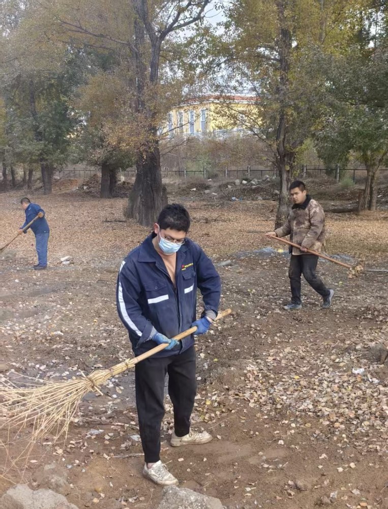 陜煤建設(shè)煤礦運(yùn)營服務(wù)分公司:不負(fù)春光“植”新綠 且看廠區(qū)“綠”意濃