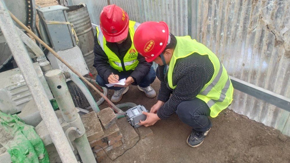 陜煤建設(shè)路橋分公司彬長項(xiàng)目部開展春季電氣預(yù)防性試驗(yàn)，筑牢安全防線